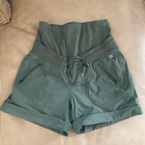 Gap fit maternity shorts